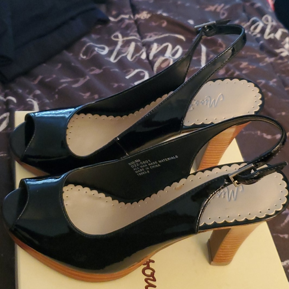 Shoes - Picture 3 of 4